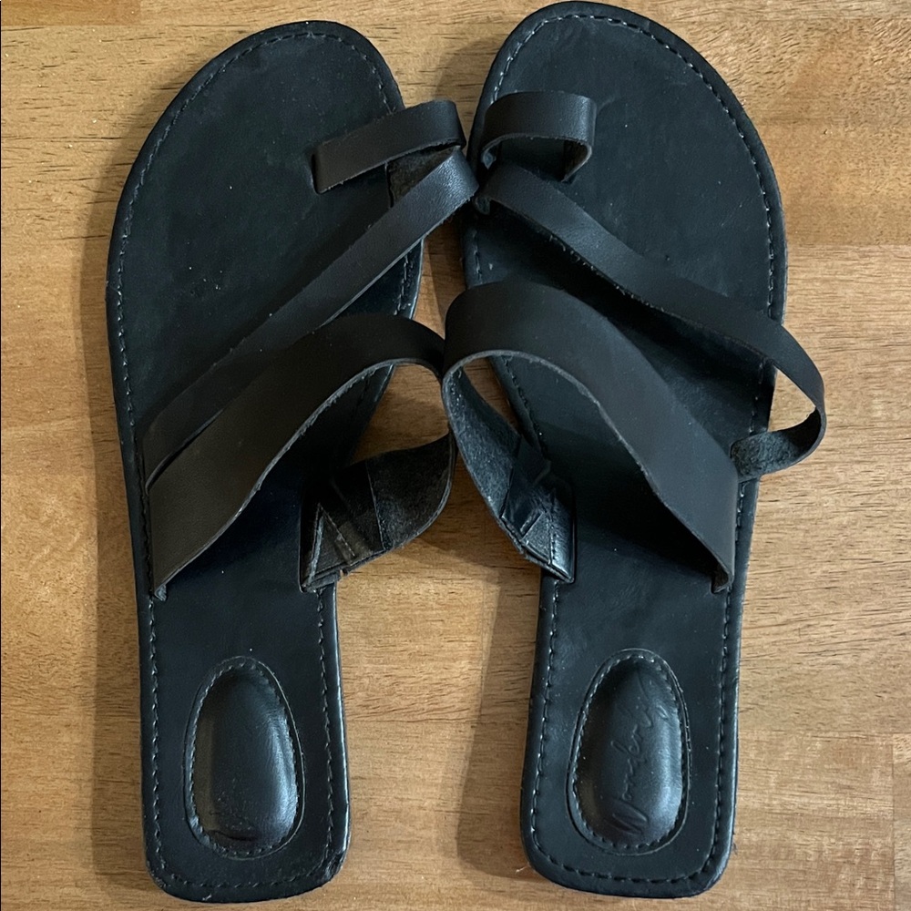 Wonderly Black leather Strappy Sandals